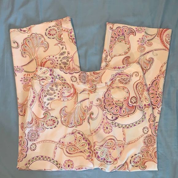 Tommy Bahama 100% Silk Cream Ankle length Pants with paisley pattern - 8 - Picture 3 of 7